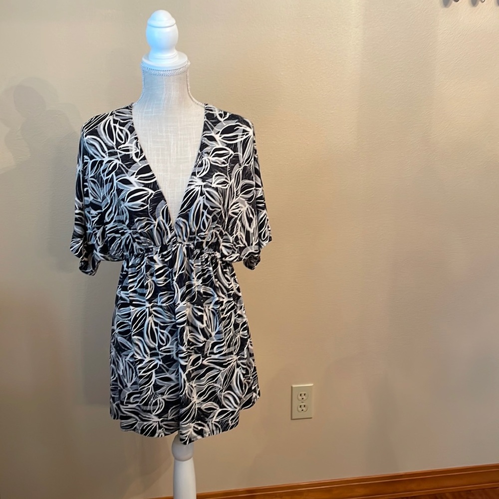 Eight Sixty V Neck Elastic Empire Waist size medium